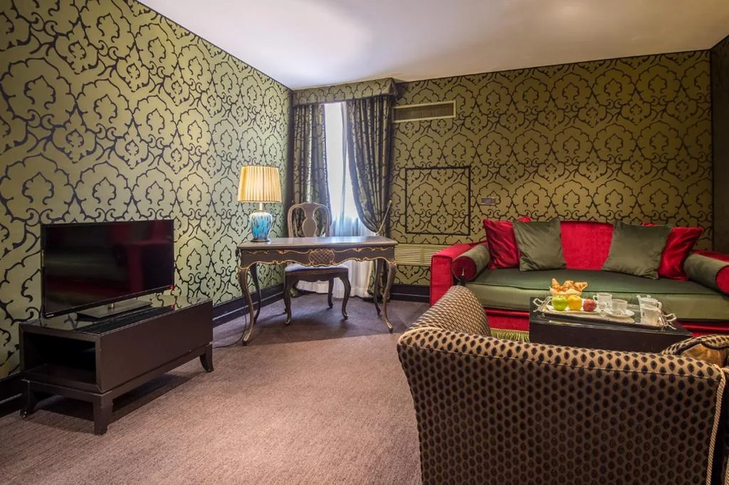 Suite — Aqua Palace