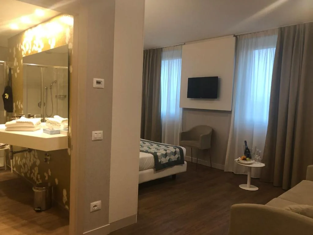 Suite — Ark Hotel