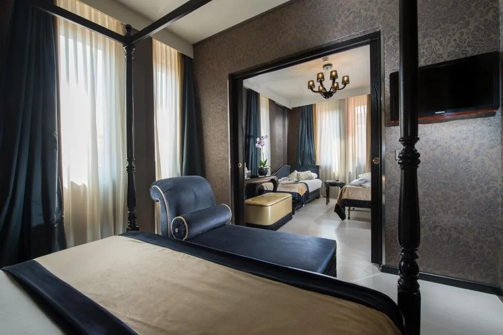 Suite — Carnival Palace – Venice Collection