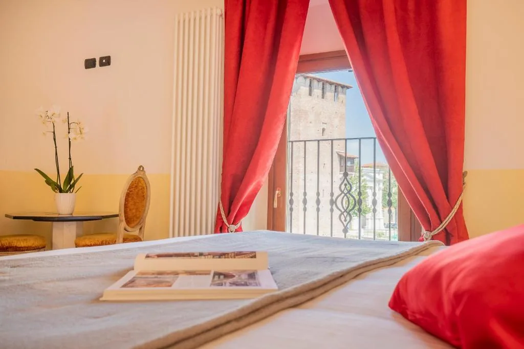 Suite con 1 Camera da Letto e Vista Castello — Corte Realdi Castelvecchio Verona