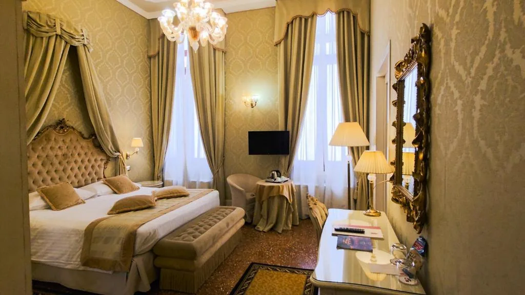 Suite con 2 Camere da Letto — Hotel Al Duca Di Venezia