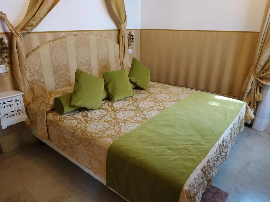 Suite con Bagno Privato — Alloggi Acquavita – checkin at “Alloggi SS Giovanni e Paolo”