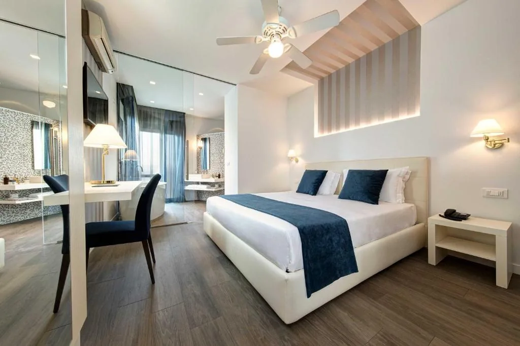 Suite with Balcony — Hotel Byron Bellavista