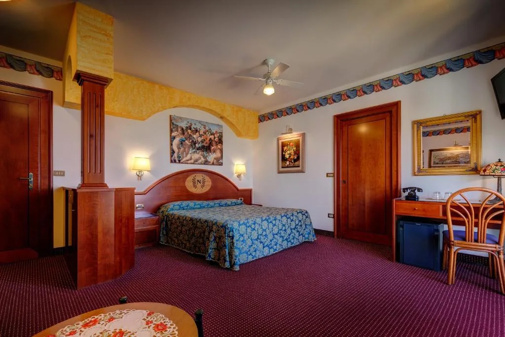 Suite con Terrazza e Vista Mare Parziale (2 Adulti) — Hotel Napoleon
