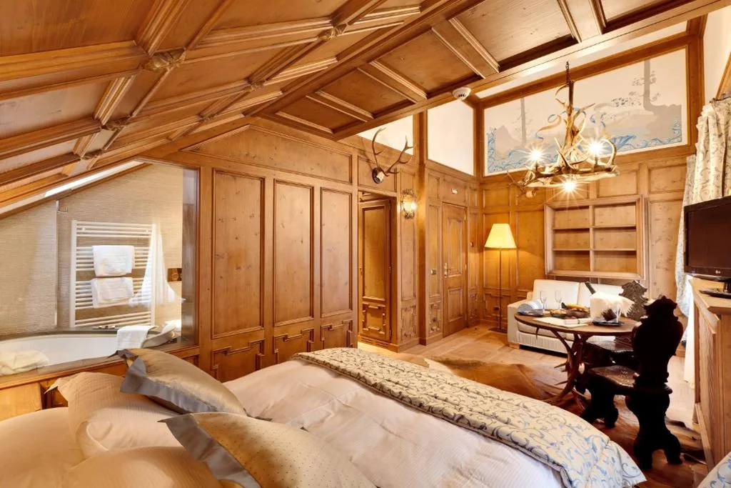Suite con Vasca Idromassaggio — Ambra Cortina Luxury&Fashion Hotel