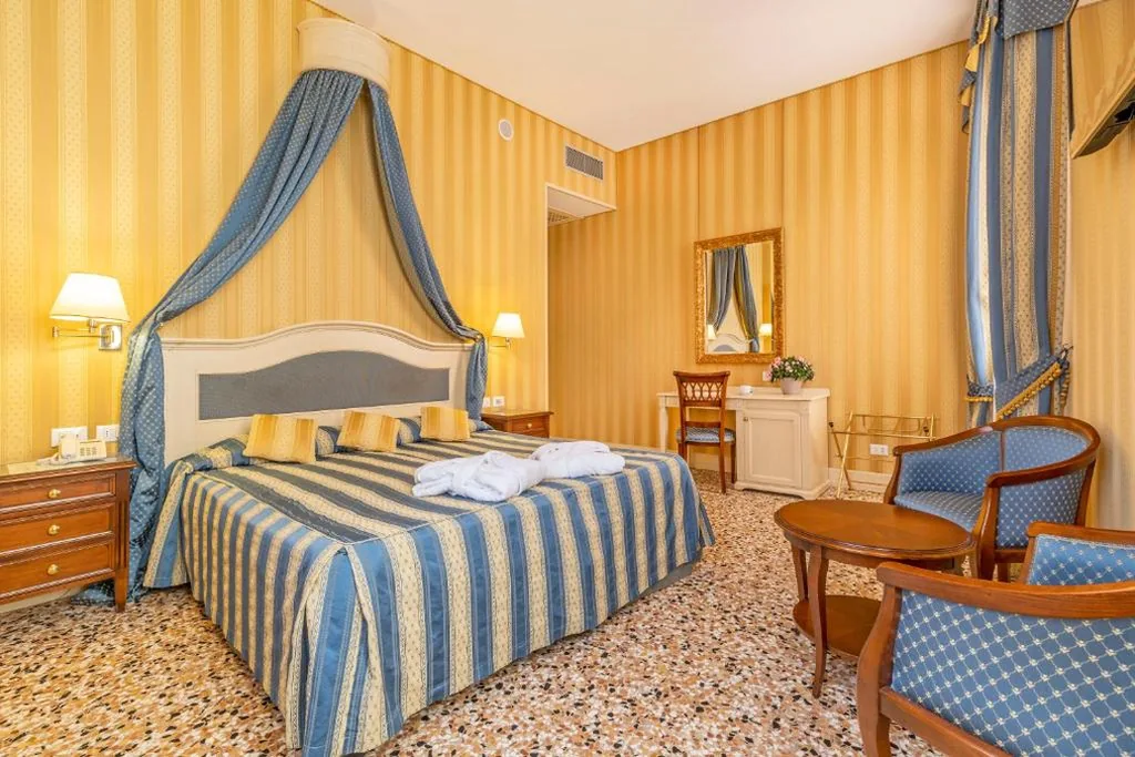 Suite with Canal View — Hotel Bella Venezia