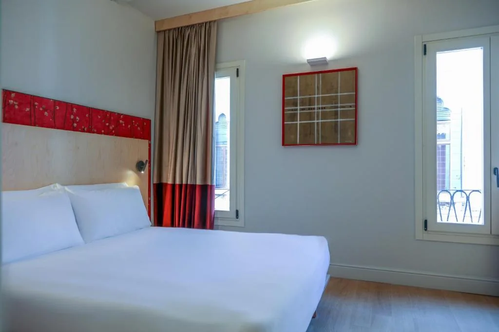 Suite with City View — Hotel Casa W