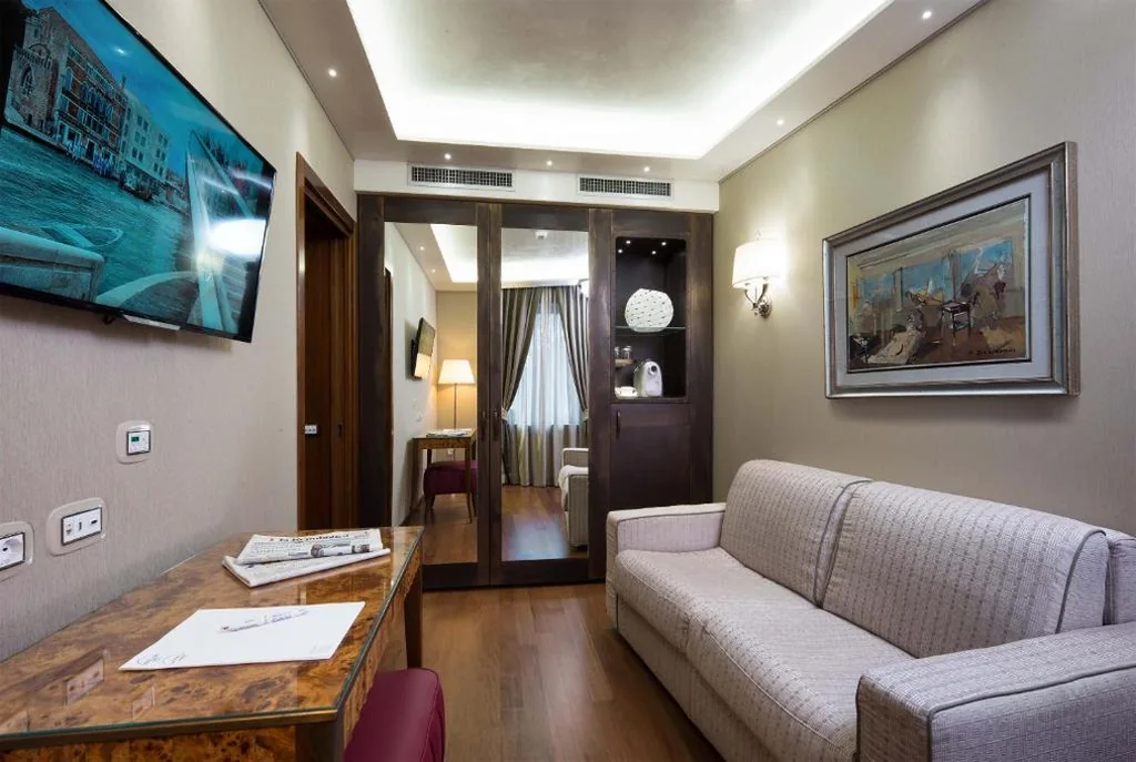 Suite con Vista Città — Hotel Santa Chiara