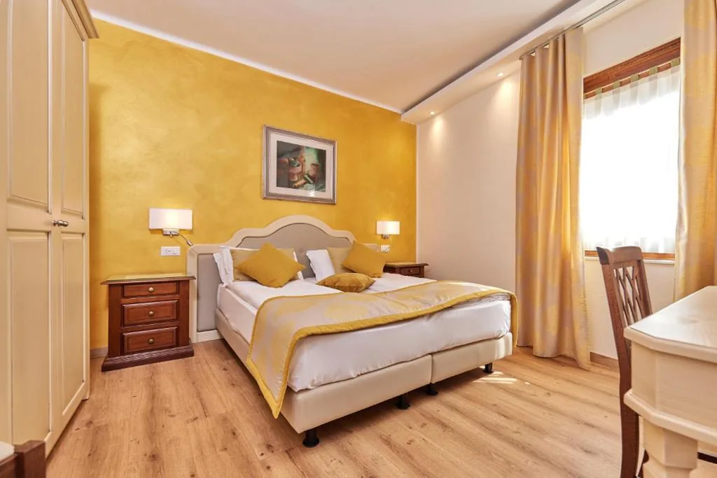 Suite con Vista Città — Lake Front Hotel Brenzone