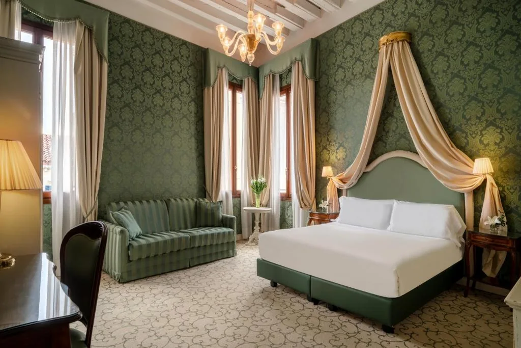 Suite with View and Sofa Bed — Maison Venezia | UNA Esperienze