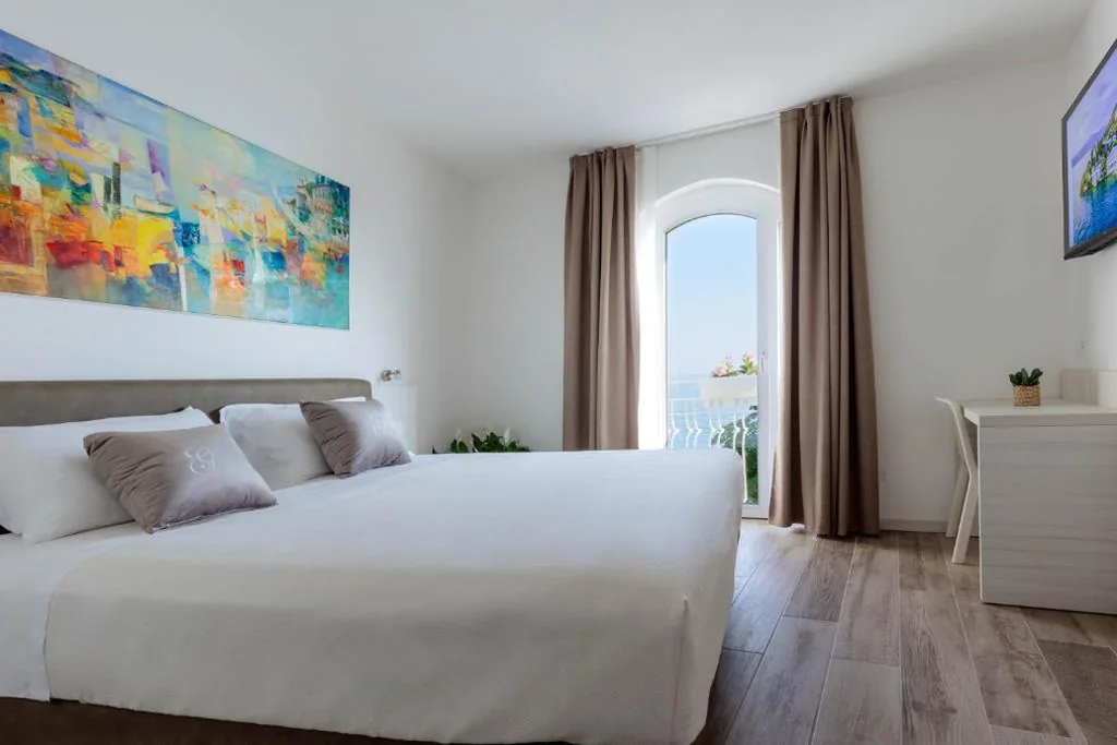 Suite with Lake View — Hotel Giardinetto