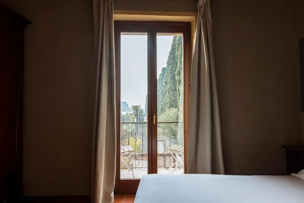 Suite with Lake View — La Boheme Chambres