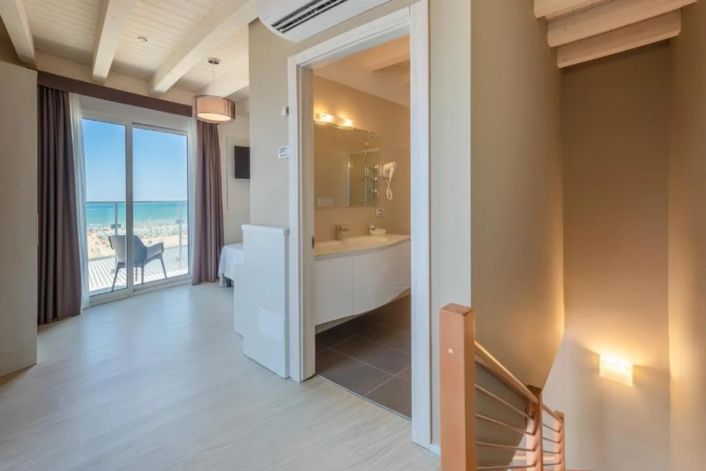 Suite con Vista Mare e Vasca Idromassaggio — Hotel Garni’ Serena