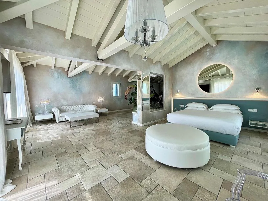 Suite con Vista Piscina — AQA Palace
