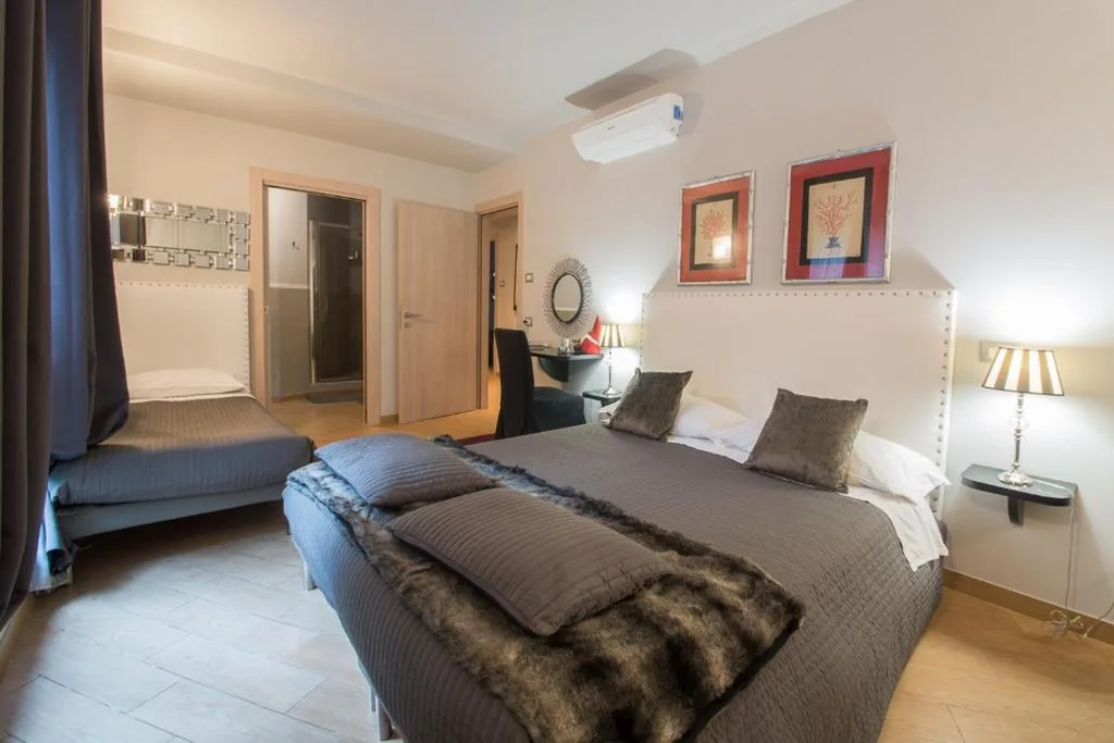Suite Deluxe con Terrazza Privata — Residenza Ca’ degli Enzi