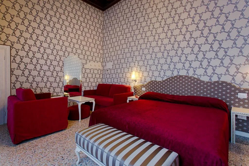 Deluxe Suite with Spa Bath — Hotel Ca’ Nobile Corner