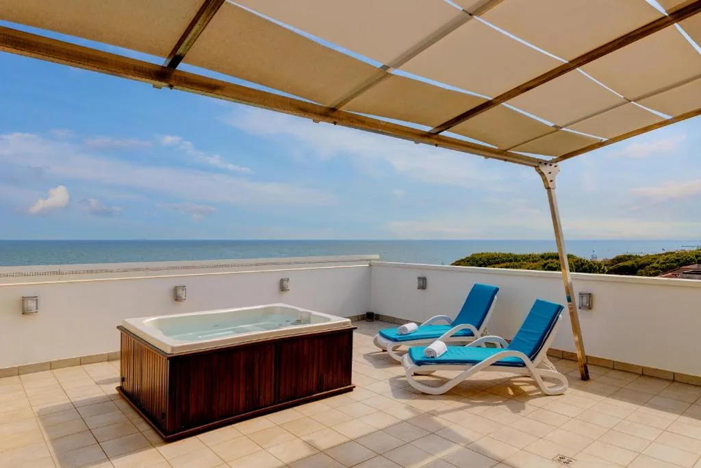 Suite Deluxe con Vasca Idromassaggio — Park Hotel Ermitage Resort & Spa