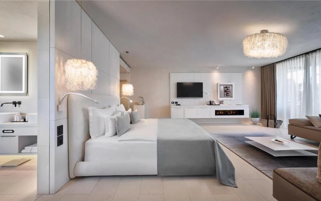 Suite Deluxe con Vasca Idromassaggio — Quellenhof Luxury Resort Lazise