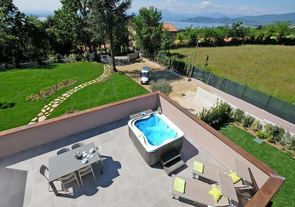 Deluxe Suite with Hot Tub — Relais Villa Clodia