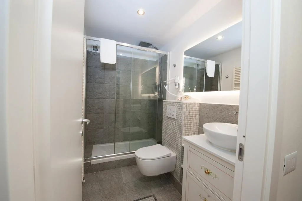 Suite Deluxe con Vasca Idromassaggio — Residenza Catullo