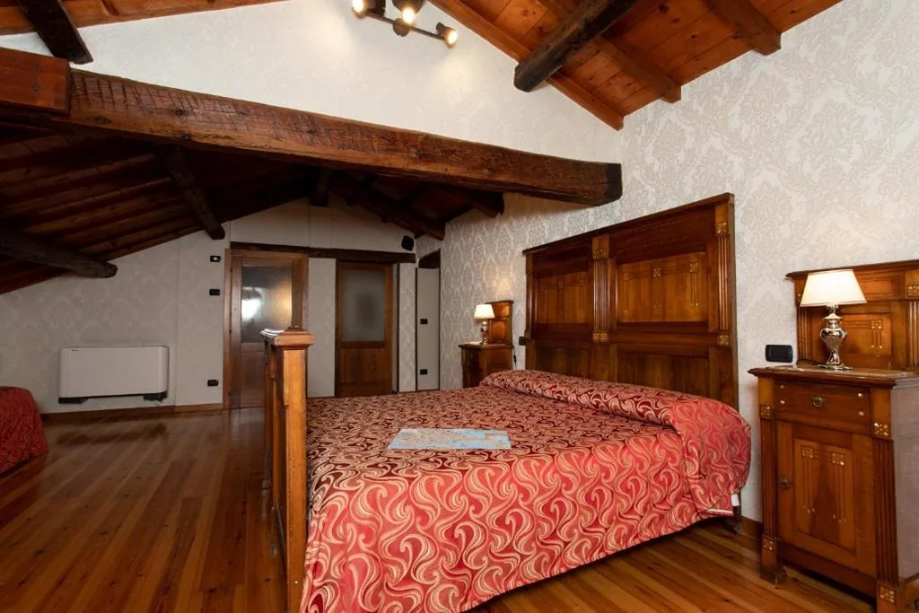 Suite Deluxe con Vista Canale — Charming Palace Santa Fosca