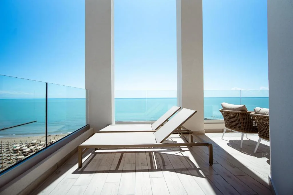 Suite Deluxe con Vista Mare — Hotel Cavalieri Palace & Suites