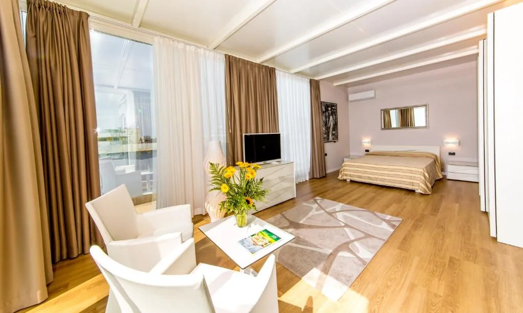 Suite Deluxe con Vista Mare — Hotel Helios