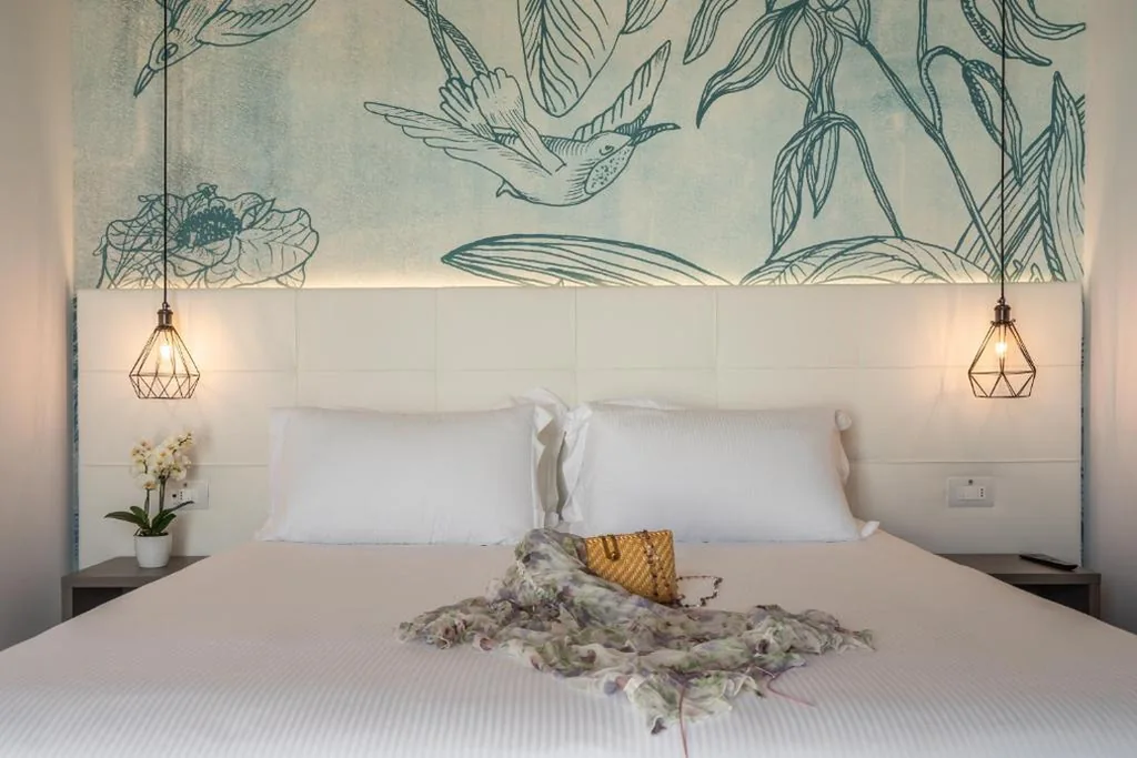 Deluxe Suite with Partial Sea View — Hotel Elite