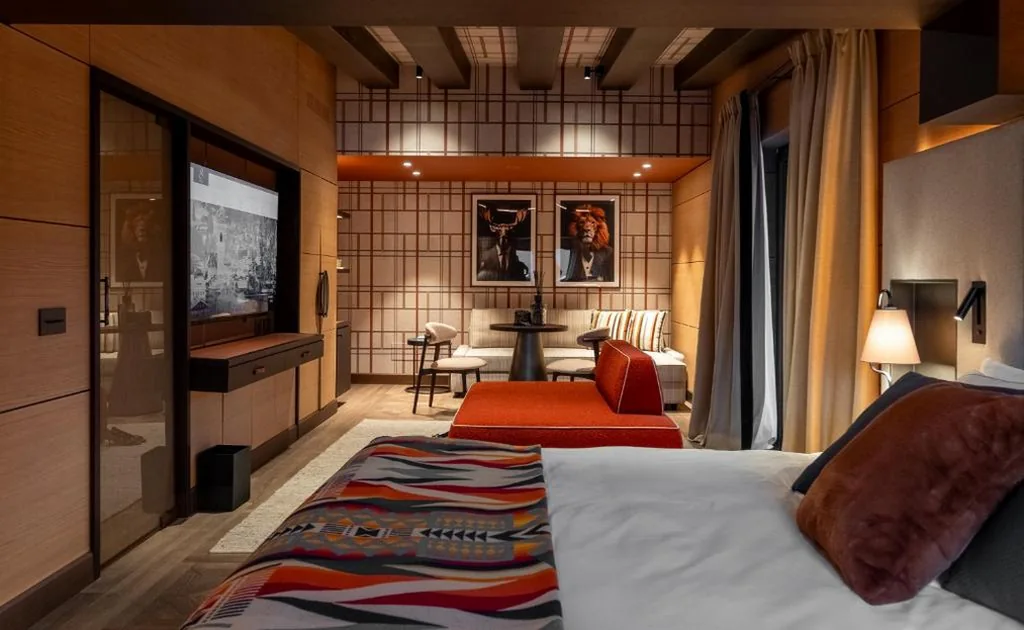 Suite — Eight Cortina