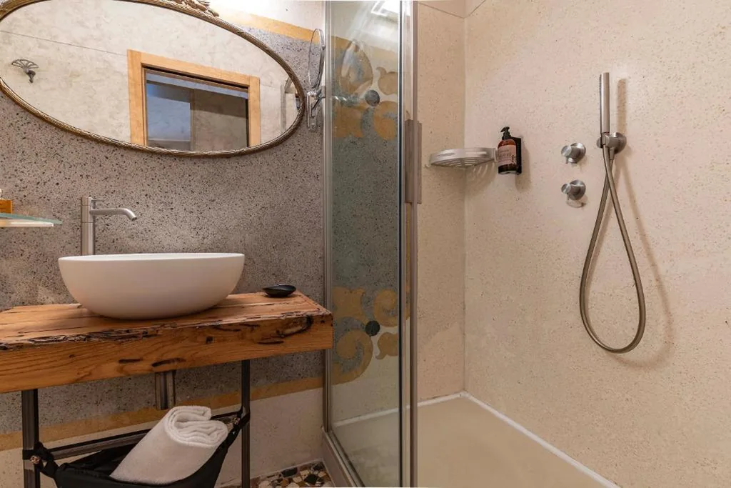 Executive Suite with Canal View — Cinqueteste Luxury Home