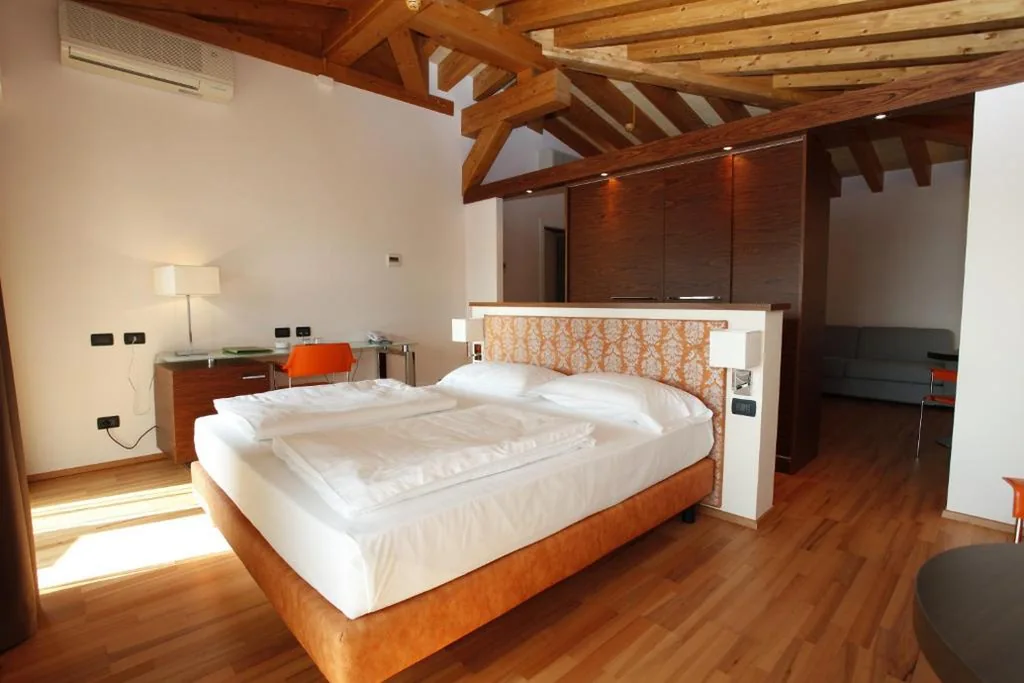 Family Suite (4 Adults) with Lake View — Hotel Lido