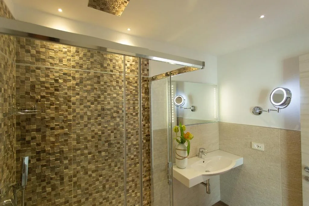 Family Suite with Balcony — Guest House DOLCE LAGUNA 2