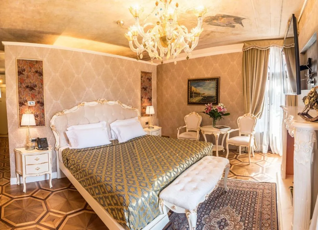 Suite Imperial con Vista Canal Grande — EGO’ Boutique Hotel – The Silk Road
