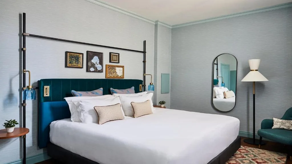 One-Bedroom King Suite with Living Area — Hotel Indigo Venice – Sant’Elena by IHG