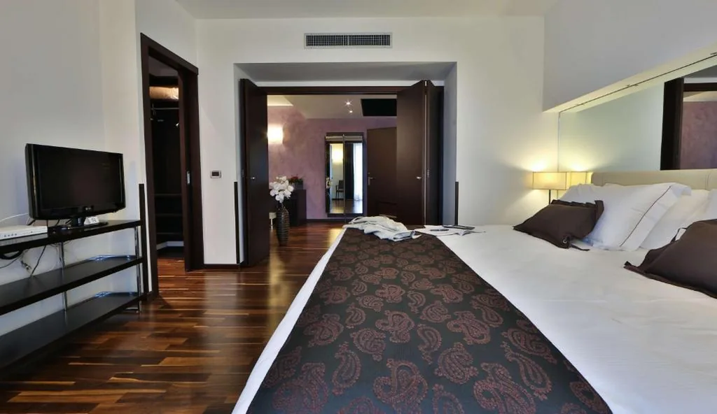 King Suite with Balcony — Best Western Hotel Biri