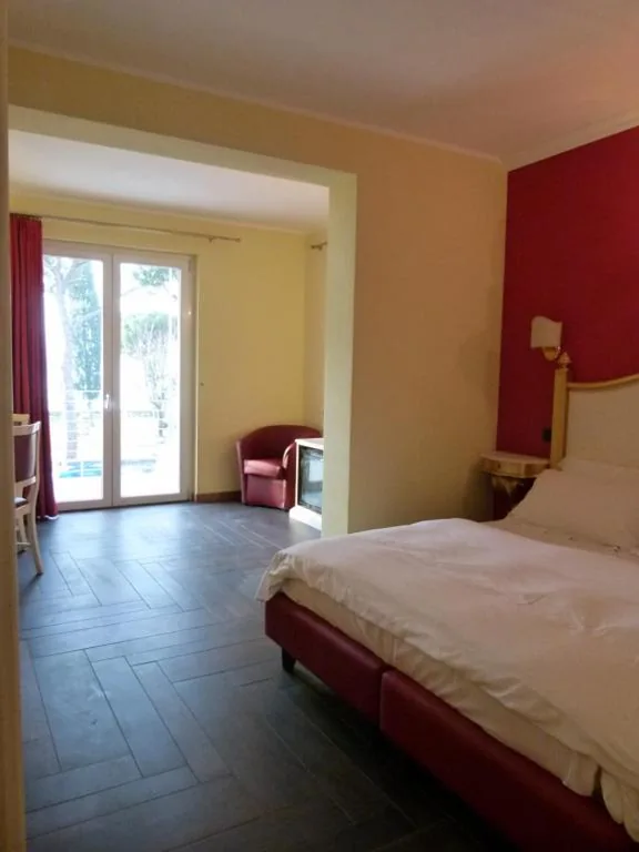 Suite King con Balcone e Vista Lago — Boutique Hotel Bel Sito Wellness & Private SPA