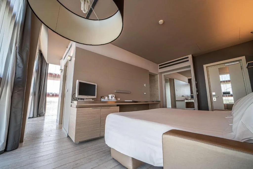 King Suite with Queen-Size Bed — Best Western Plus Net Tower Hotel Padova