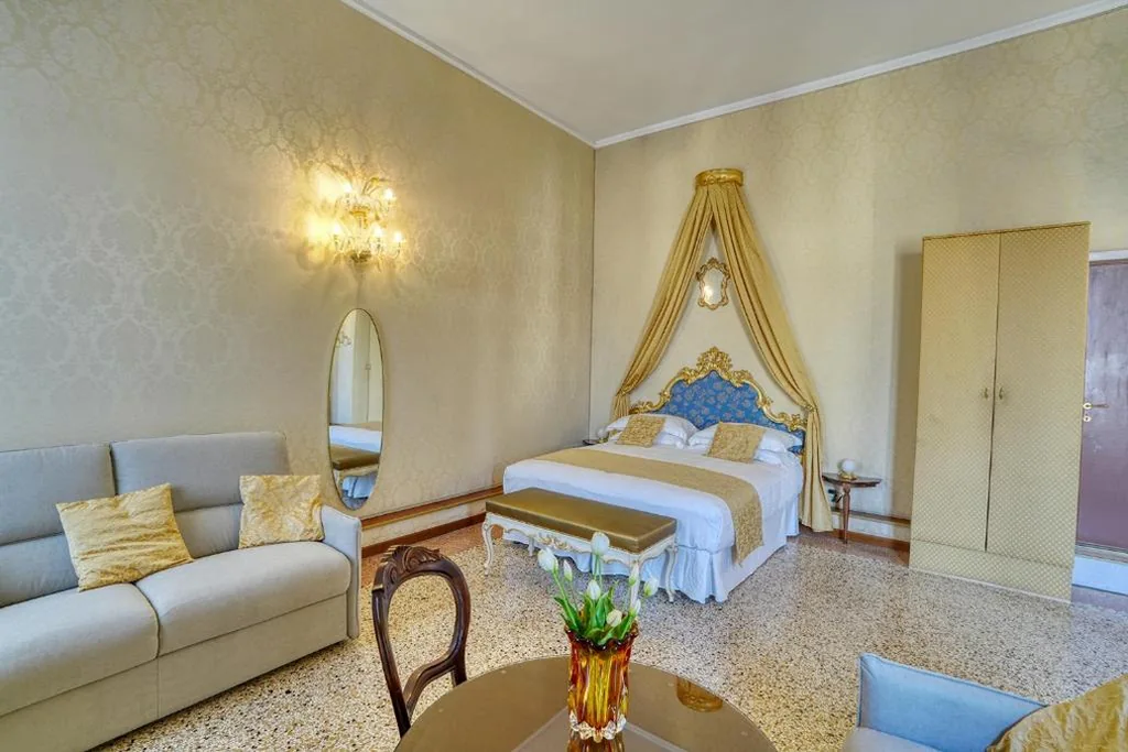 Deluxe King Suite — Palazzo Malipiero Trevisan – Le Tre Dimore D’Epoca
