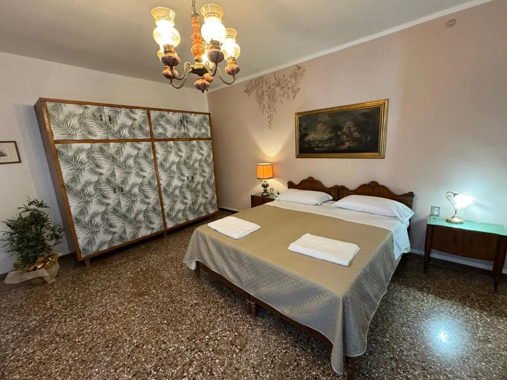 Presidential Suite — Lions Venice Guest house