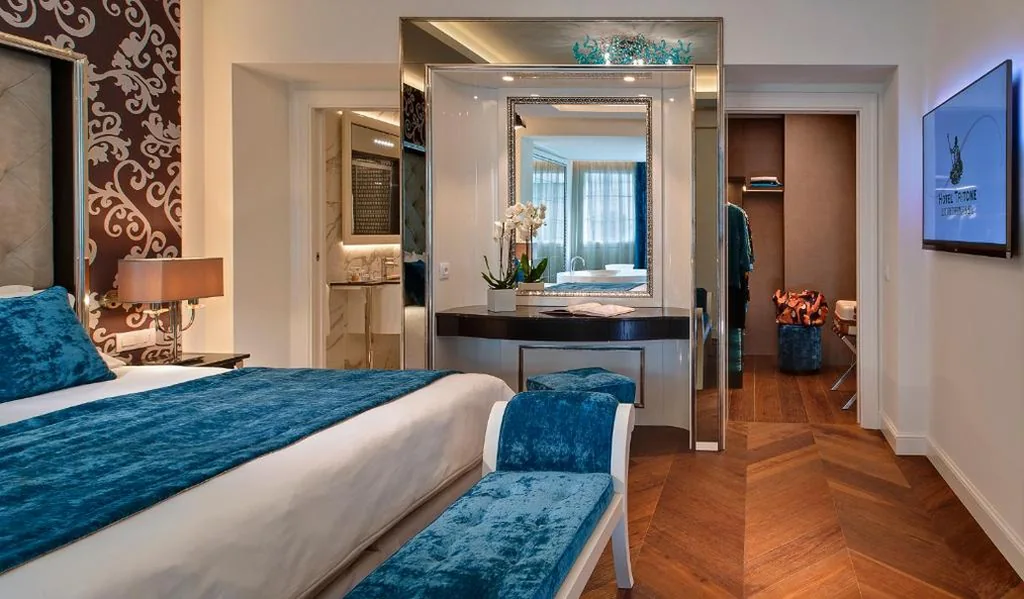 Suite Queen con Vasca Idromassaggio — Tritone LUXURY HOTEL THERMAE & SPA
