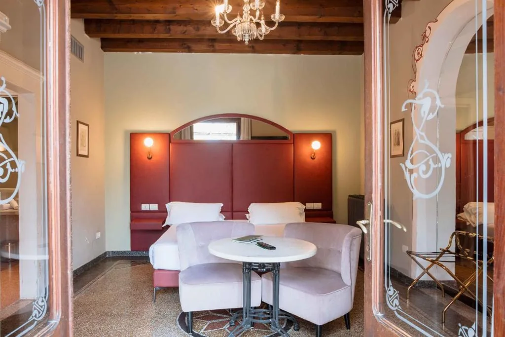 Queen Suite with Pool View — La Boheme Chambres
