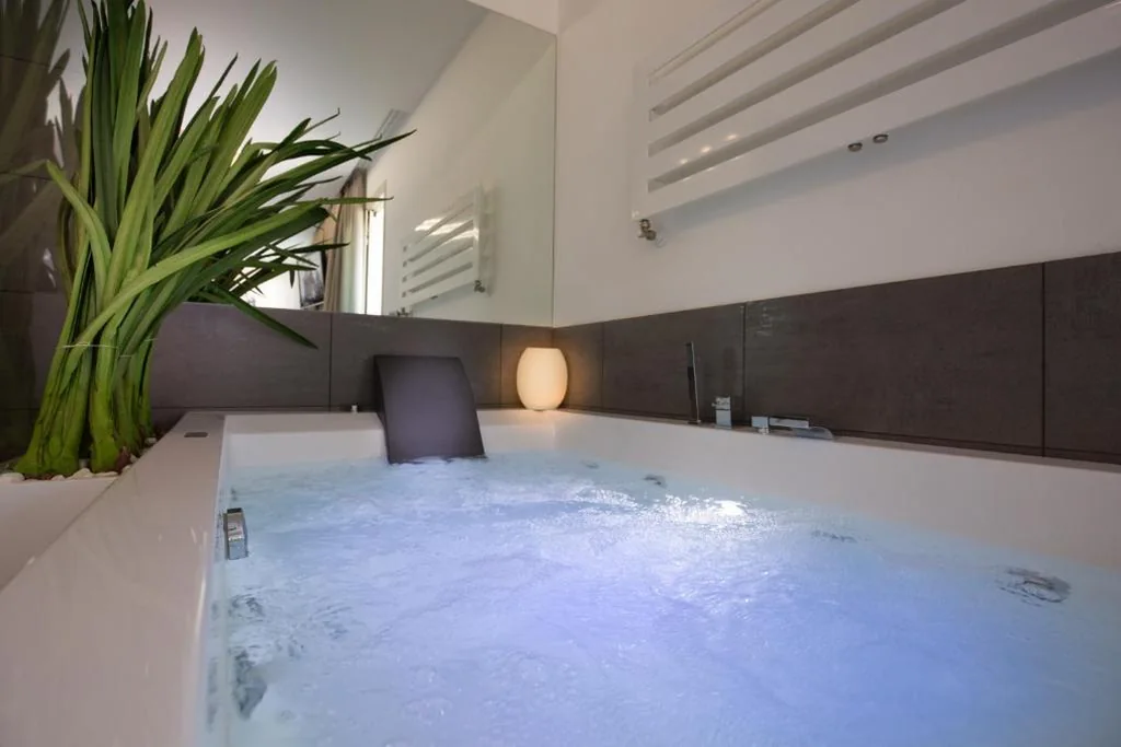 Royal Suite with Beach Access — Hotel Florida