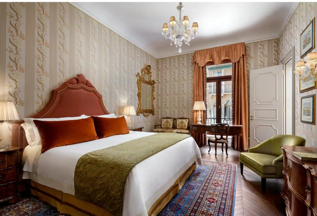 Suite Serenissima con 1 camera da letto e vista su S.Maria D.Giglio con 1 Letto King-Size — The Gritti Palace, a Luxury Collection Hotel, Venice