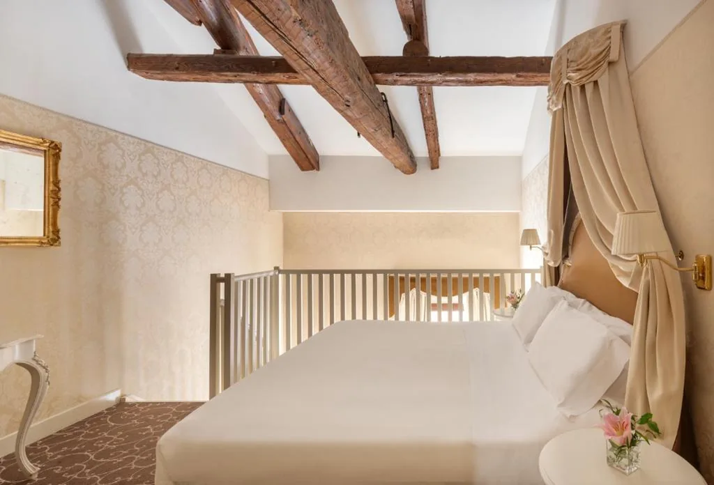 Two-Level Suite with Mezzanine and Sofa Bed — Maison Venezia | UNA Esperienze