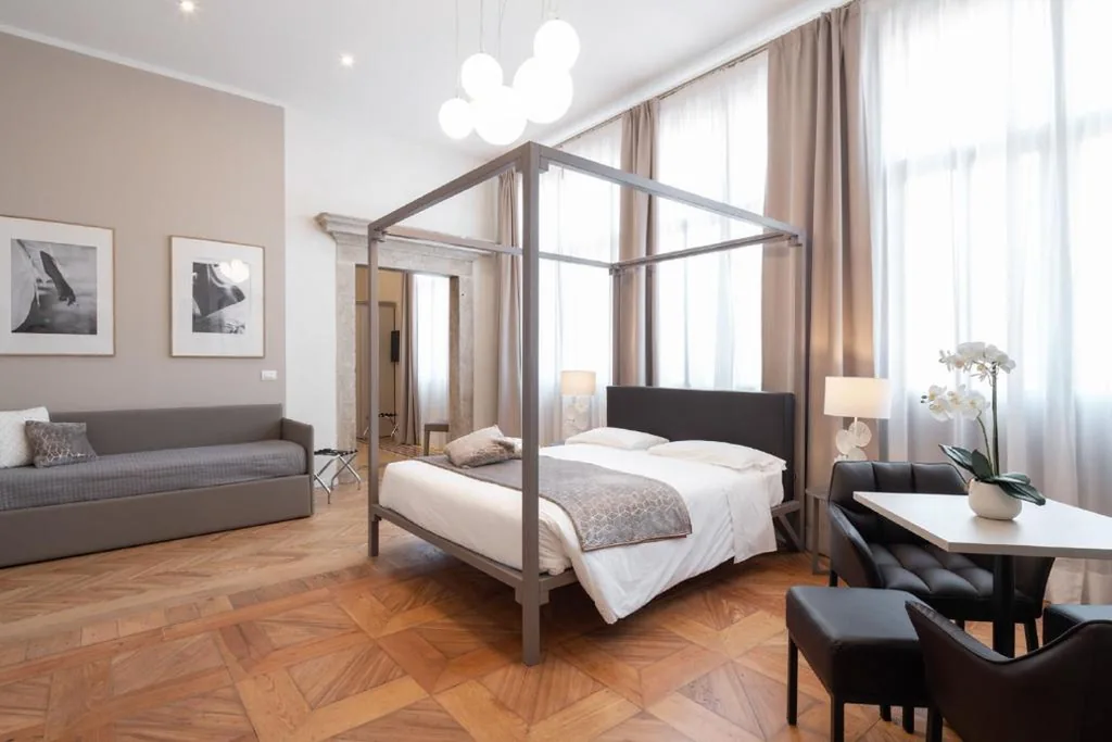 Suite Superior con Vista Canale — Hotel Palazzo Martinelli Dolfin