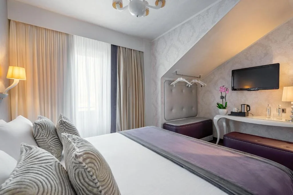 Terrace Suite with Hot Tub — Carnival Palace – Venice Collection