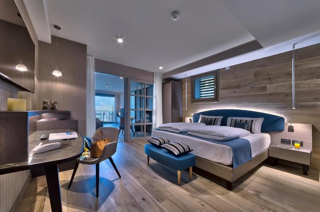 Suite with Terrace and Lake View — Villa Remo by Hotel Galvani
