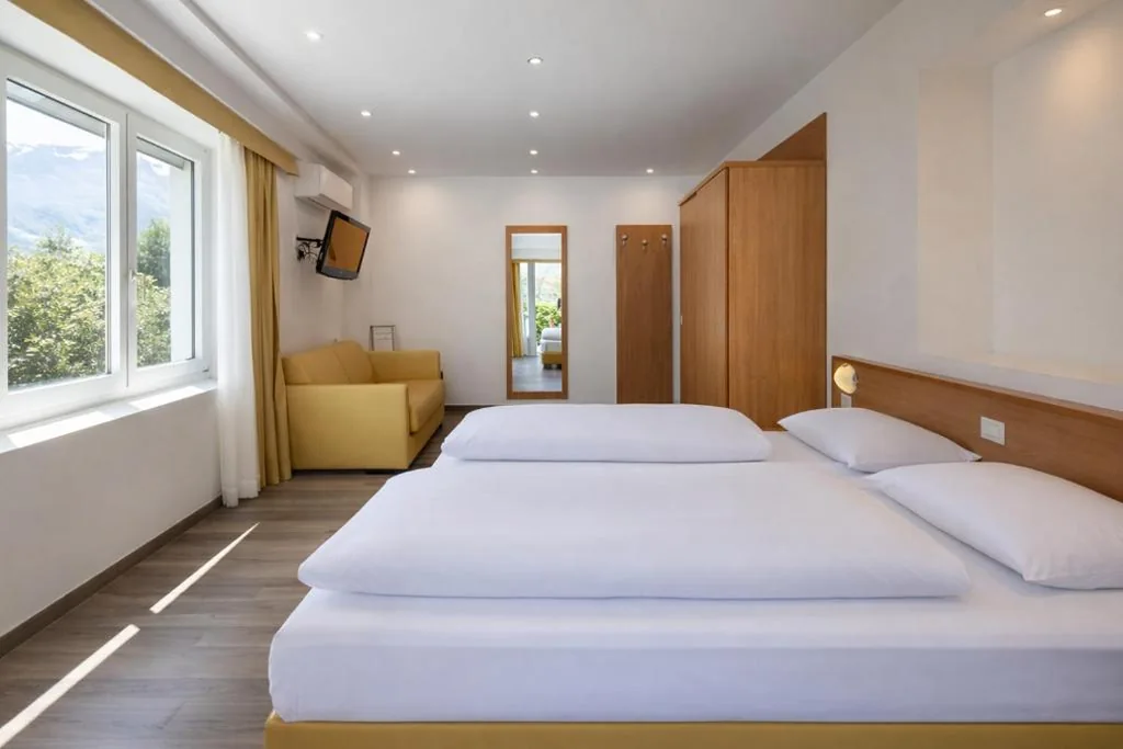 Superior Double Room with Garden-View Terrace — Hotel Villa Margherita