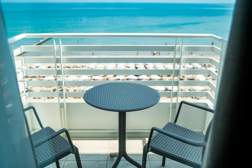 Superior Double Room with Sofa Bed and Direct Sea View — Hotel Capitol