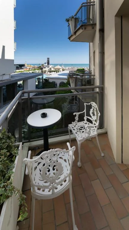 Superior Double with Balcony Lateral Sea View — Hotel Excelsior